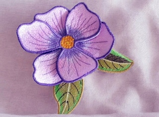 Haftowana broszka kwiat magnolii