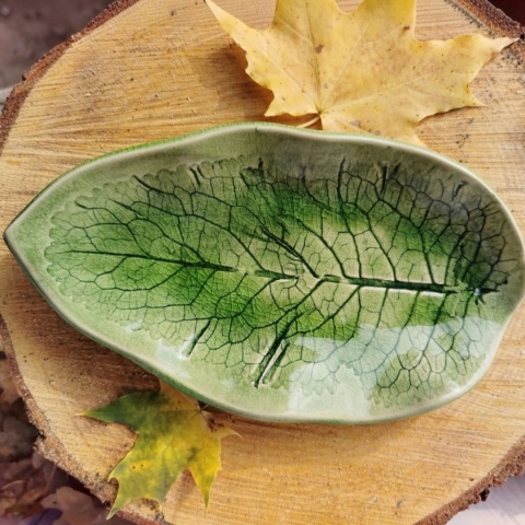 Jasnozielony liść - talerzyk ceramiczny